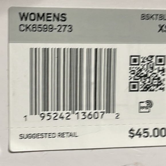 NWT Women’s Nike fly shorts - Picture 6 of 6